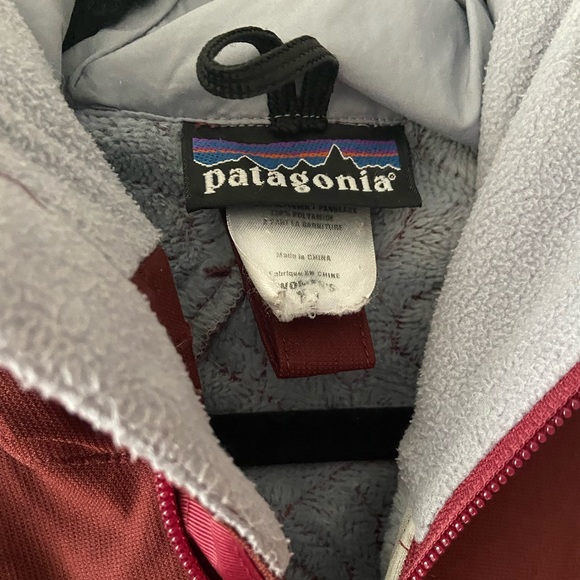 Patagonia Women’s Jacket with Fleece Interior - Picture 15 of 16
